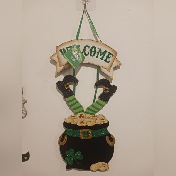 3 for 26 18" St Patricks Day & Welcome Wood Hanging Leprechaun Pot of Gold Wall - Picture 3 of 4